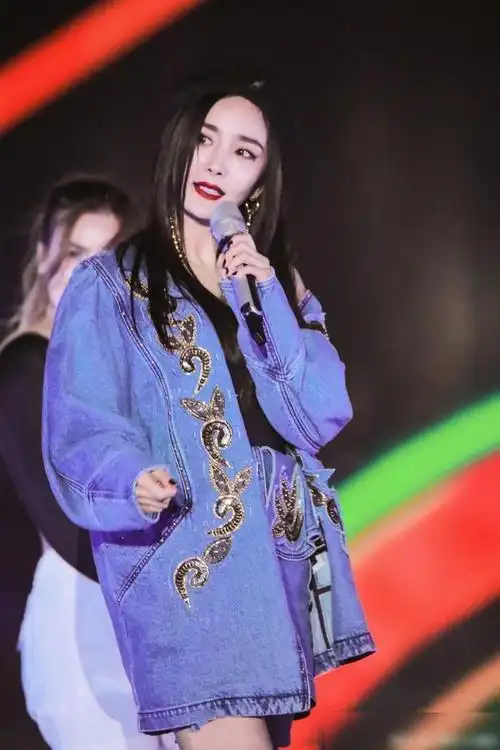 杨幂《野狼disco》美照欣赏,虽被吐槽像小学生念课文,但很惊艳