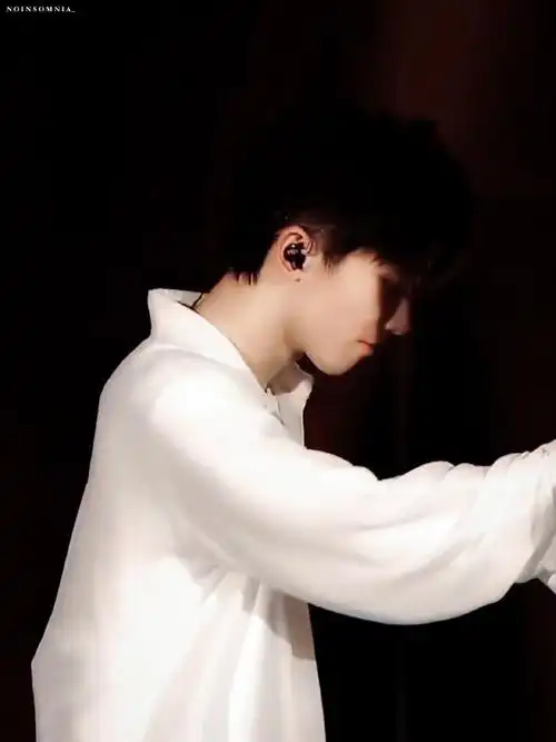 "想听那种很好哭的"#马嘉祺风花雪月饭拍