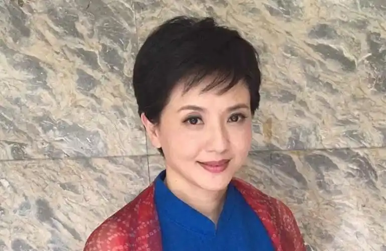 她是国家一级演员,为丈夫守寡13年后才二婚,对方是周迅恩师