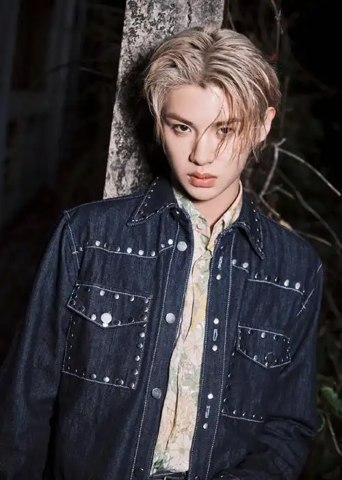 黄明昊超话越过荆棘,必有繁花,少年如星般灿烂,亦如风般自由.