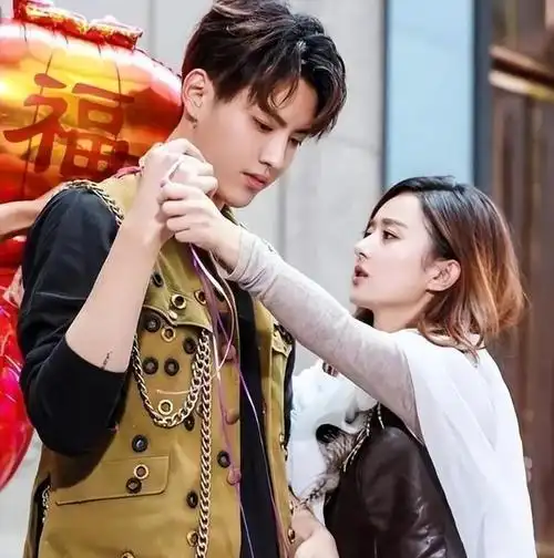 而且吴亦凡出道以来接触的都是顶级资源,合作的也都是赵丽颖,刘亦菲