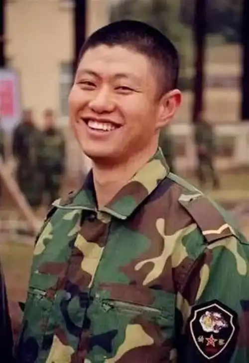 "谢谢郭建波,谢谢周密",演员赵荀快递签名照给武汉民警再表谢意