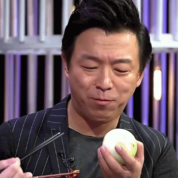 姐姐饿了黄渤吃洋葱辣gif动图_动态图_表情包下载_soogif