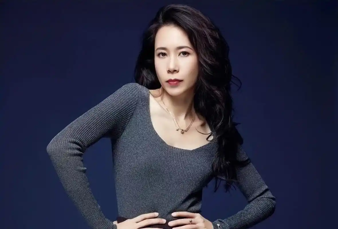 贾静雯的身高是多少(明明"1米8"的脸,偏是"1米6"的个儿,这些明星的