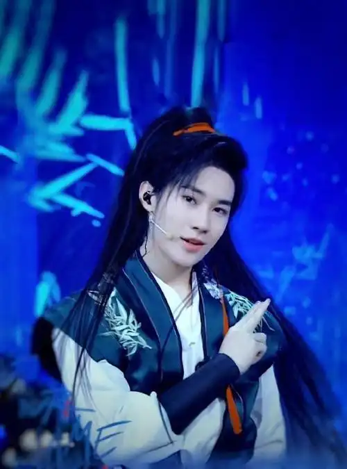 心目中的古装男神#张真源古装造型真的吼吼看可以是英气十足的江湖