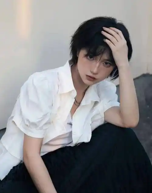 "少年感短发",肉脸也好看._发型_中国_jfxxsp