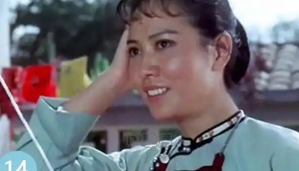 我就想起了一首电影插曲:我的琴声多么响亮,多么悠扬,莫非装上金色的