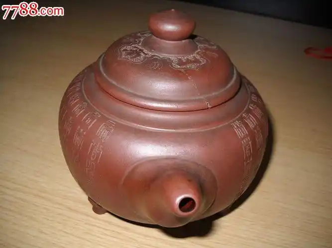 周桂珍款的百寿全图紫砂壶.盖裂后粘.看好想好再买.买后不退.