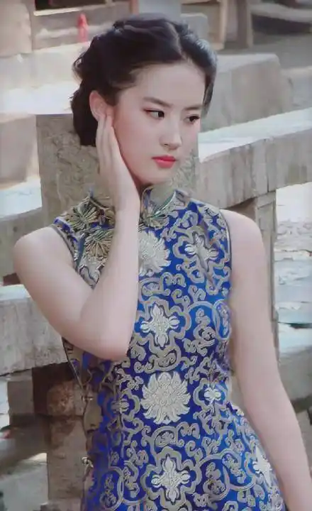 原创刘亦菲罕见民国花絮照一袭旗袍美到惊艳时光气质如仙