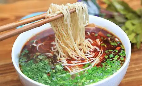 看到隔壁的贴,忍不住来给我们兰州的牛肉面来个科普.