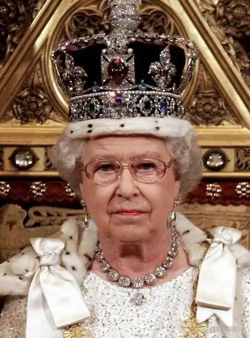 英国女王伊丽莎白二世,作为一位历经六十多年的统治者,她的加冕礼是