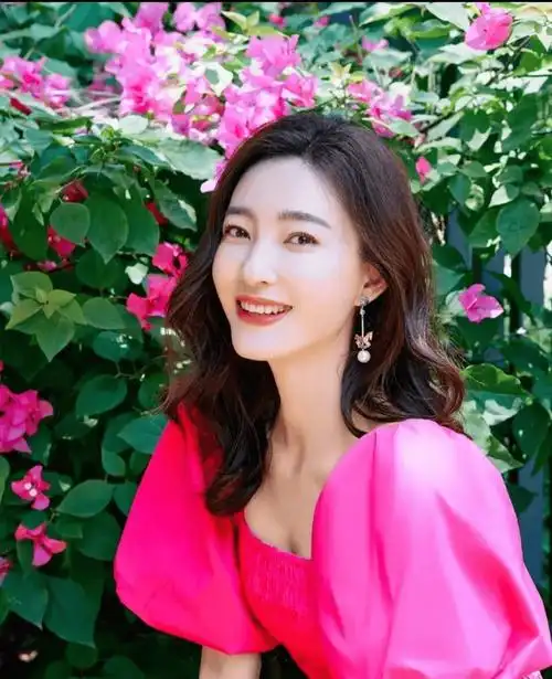 王丽坤与他同居8年,把最好的青春都给了他,他却转身与别人结婚