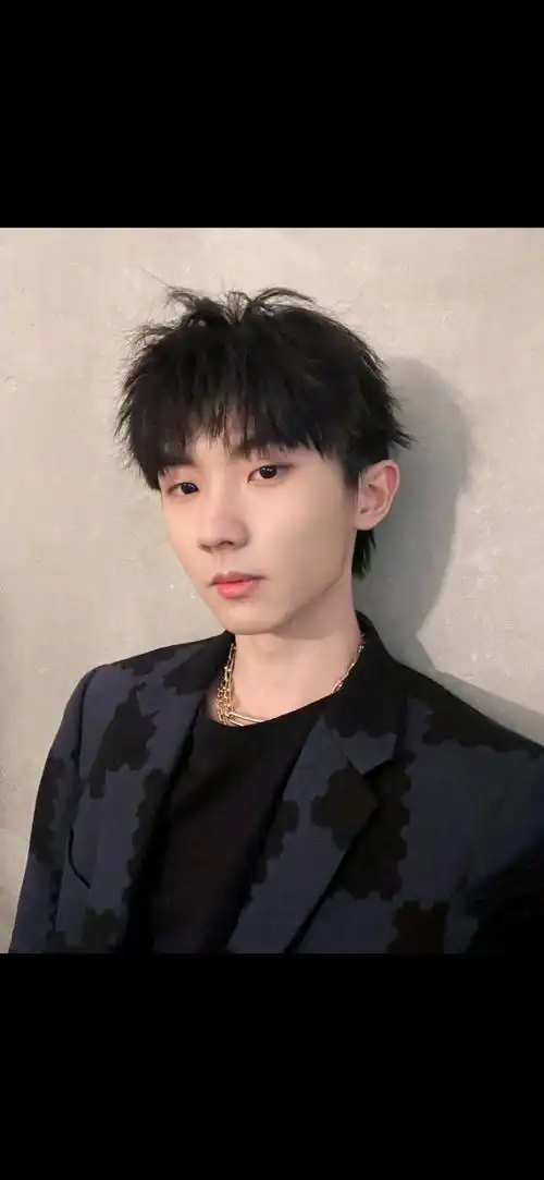 马嘉祺丁程鑫敖子逸兄弟装