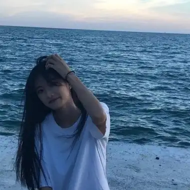 女人看大海背影照-女生头像 - 壁纸之家