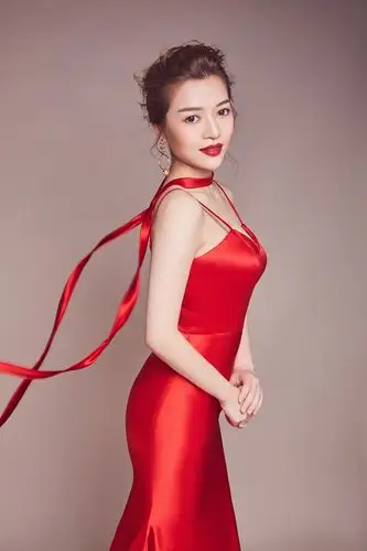 气质,是一种由内心散发出的吸引力和气息,一个人有气质,就好像拥有了