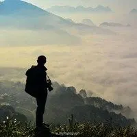 形容一个人在山巅的头像图片点击鼠标右键下载