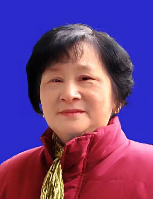 小的不才,求助老师:帮我母亲ps一张证件照 ,敬礼!