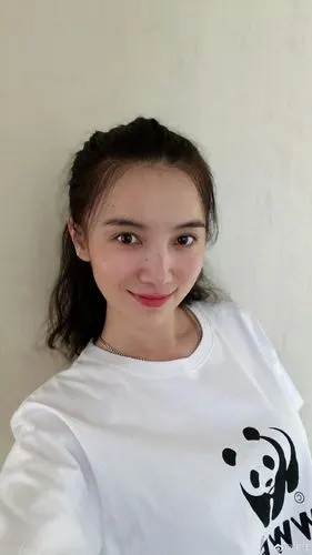 宋佳称宅家没练出任何技能自嘲只会干活期待开工