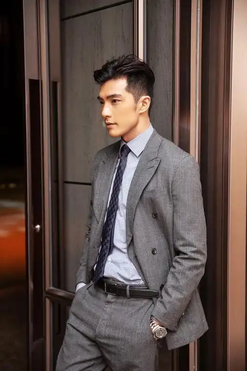 lv的顶级珠宝私密晚宴,台湾第一美男贺军翔短发亮相竟如此绅士