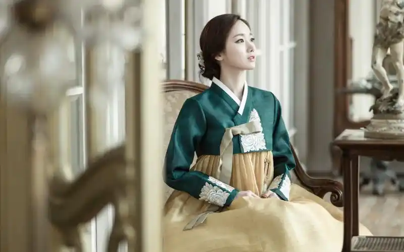 优雅清纯的韩国美女韩服写真