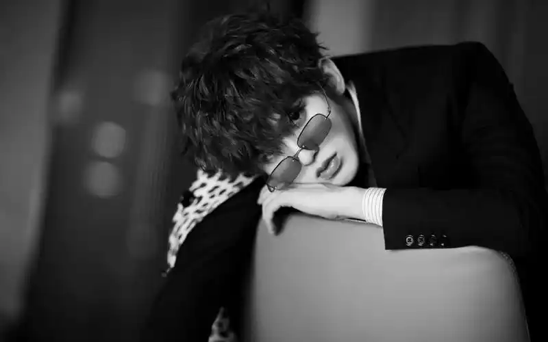 蔡徐坤帅气撩人写真图片桌面壁纸