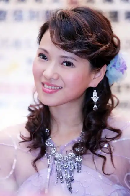 出道35年,被誉为才女的伊能静有多豪?