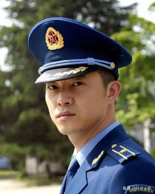 沙溢:曾经的军艺校草,怎么长成了一个"长在笑点上的男人"_因为_安吉