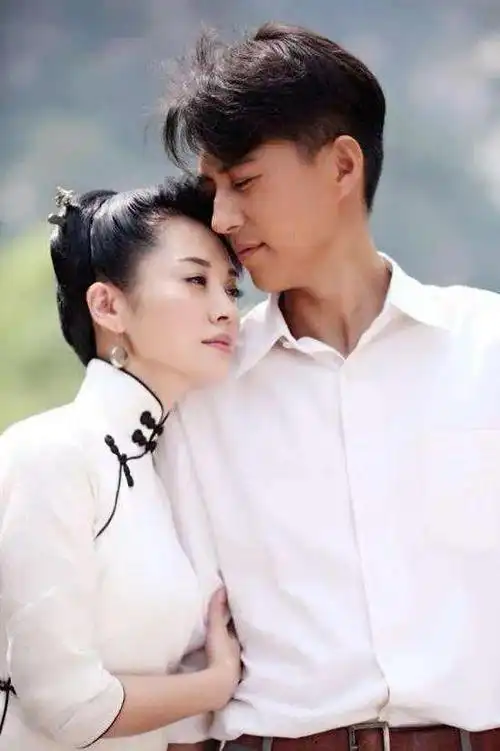 老干部靳东的坎坷情史与江珊同居5年却转身娶了2婚的李佳