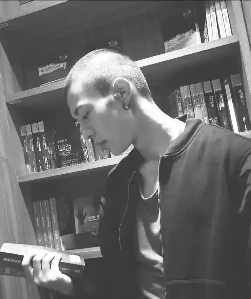 我好中意寸头时候的卜凡啊! 坤音什么时候给他换个发型啊!