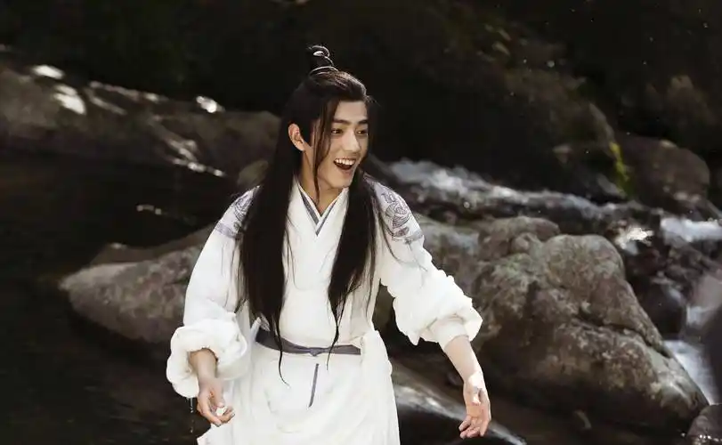 在《陈情令》之后,肖战的发展就像是开了挂一样.