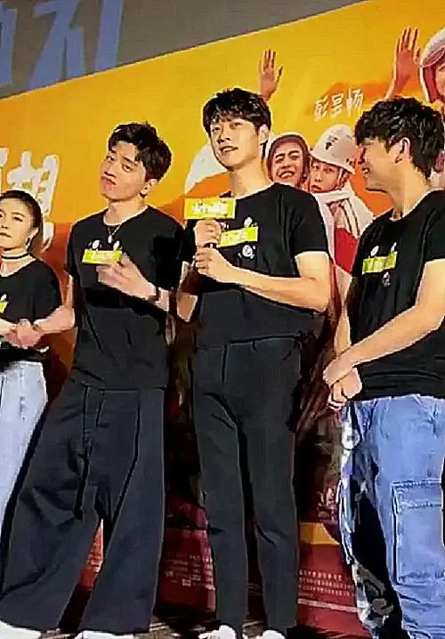 181的王大陆遇上183的魏大勋谁谎报身高一看就知道了