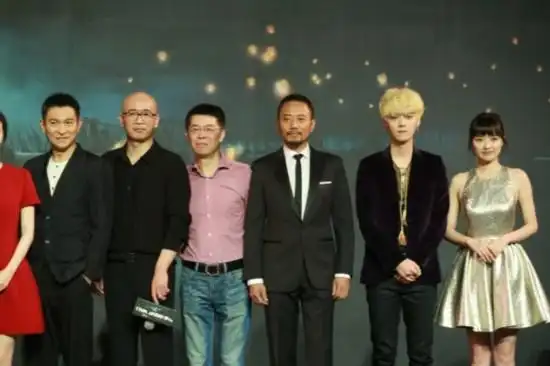 《长城》发布会刘德华误以为400多花束是给自己的却是给鹿晗的