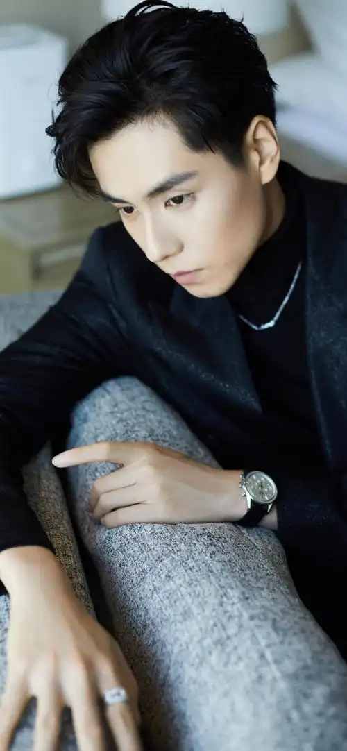 2021年最美手机壁纸男明星胡一天