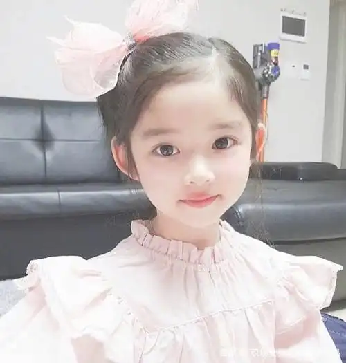 别人家的女儿为啥都这么美丽?大眼睛超萌小美女合集