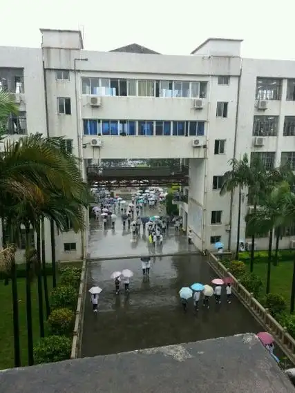 p data-id="gnwgpisqu2">泉州第一中学,简称泉州一中,是位于泉州市区