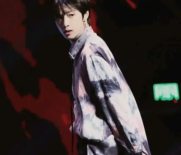 舞台上的刘耀文