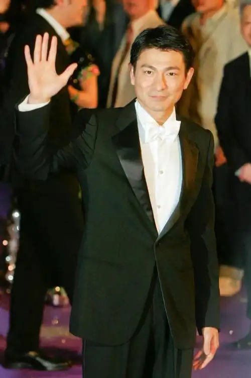 传62岁刘德华再做爸爸!华仔罕有亲自上官网以三字回应!