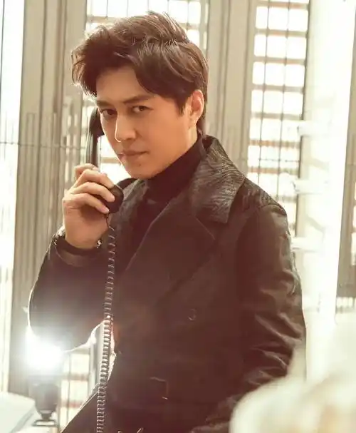 演员靳东:娶二婚的李佳,当两个儿子的爸爸也幸福_女儿_江珊_工作