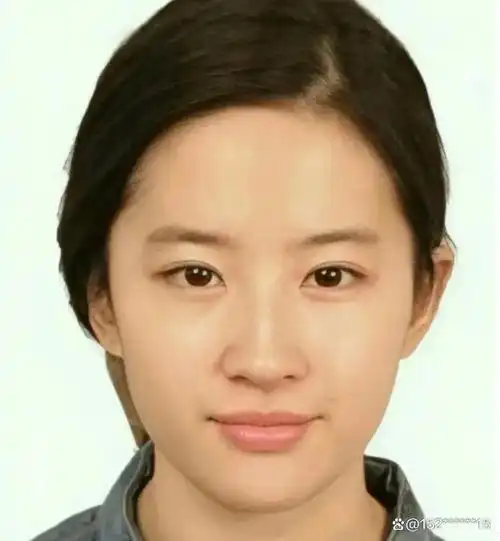 展开10位素颜证件照的女明星对比,有的差距太大,刘亦菲素颜清纯