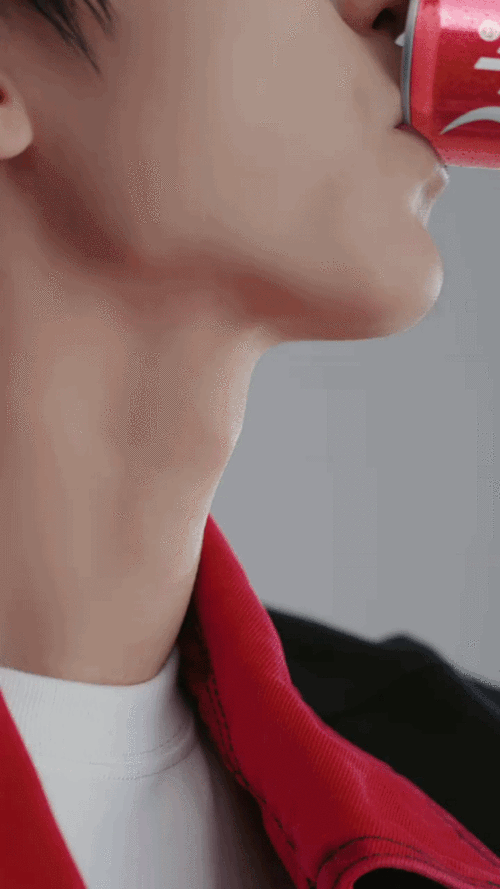 可口可乐释出全新代言人线索,喉结特写镜头是王俊凯没错了