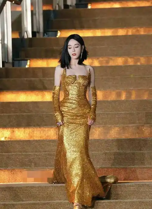 热巴和倪妮同框,同样的瘦,体型差异诠释了"美人在骨不在皮"_皮肤_女