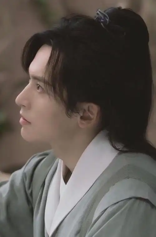 曾经的造型没有十分让人惊艳;其次是他演绎的周子舒身上的特质与他