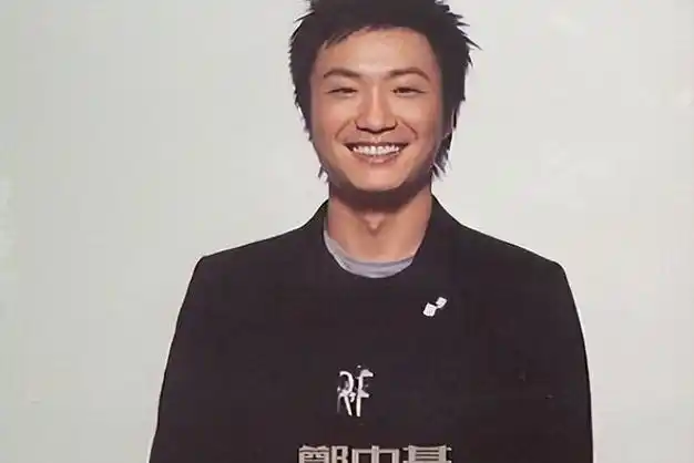 郑中基曝光退圈真相:和阿sa的婚姻很不开心,患上抑郁症酗酒成性|杨颖