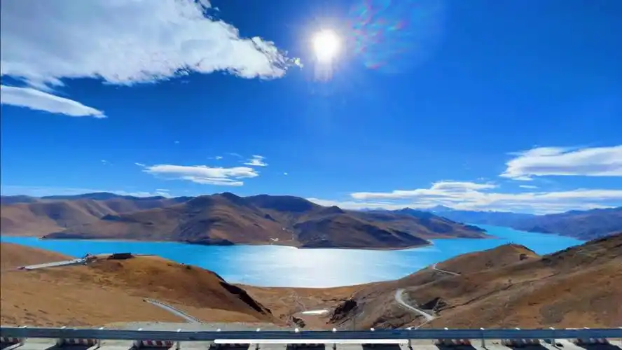 能被称为圣湖之一果然名不虚传,西藏的风景真的太美了,可以治愈心情