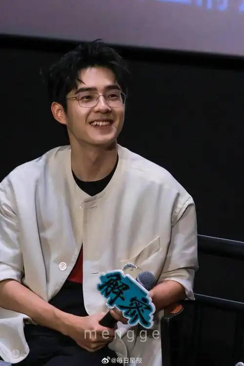 刘昊然 饭拍现场 太帅气啦!