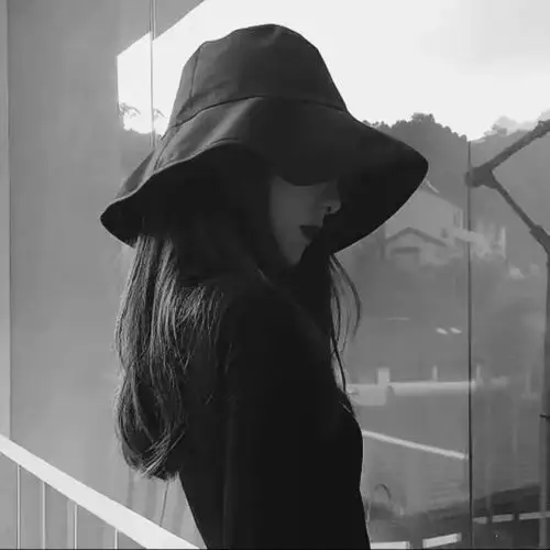 女生头像25黑白禁欲戴帽子侧脸头像女