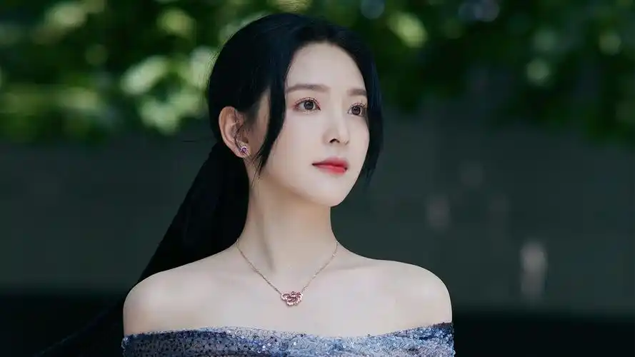 抖音有个身材好的穿旗袍的-美女壁纸 - 壁纸家