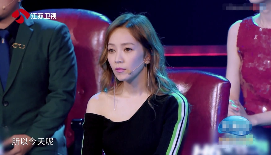 冯提莫再上综艺?蒙面唱将小了白了兔获超高评价,比肩韩雪