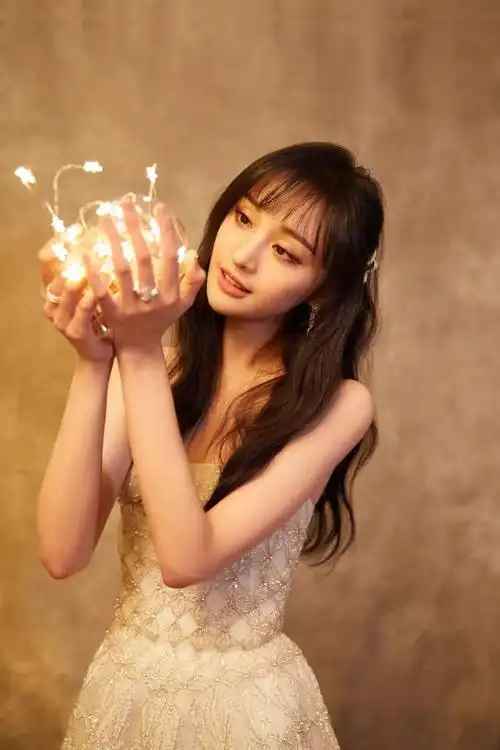 郑爽营业季热搜频频品品仙女穿搭百变魅力