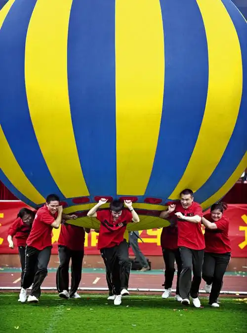 齐心协力的战斗团队中海集装箱运输广州有限公司